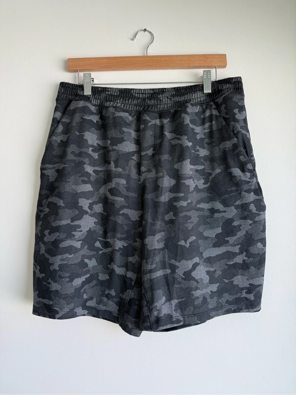 Lululemon Pace Breaker Lined Shorts 9” Camo Men’s Large